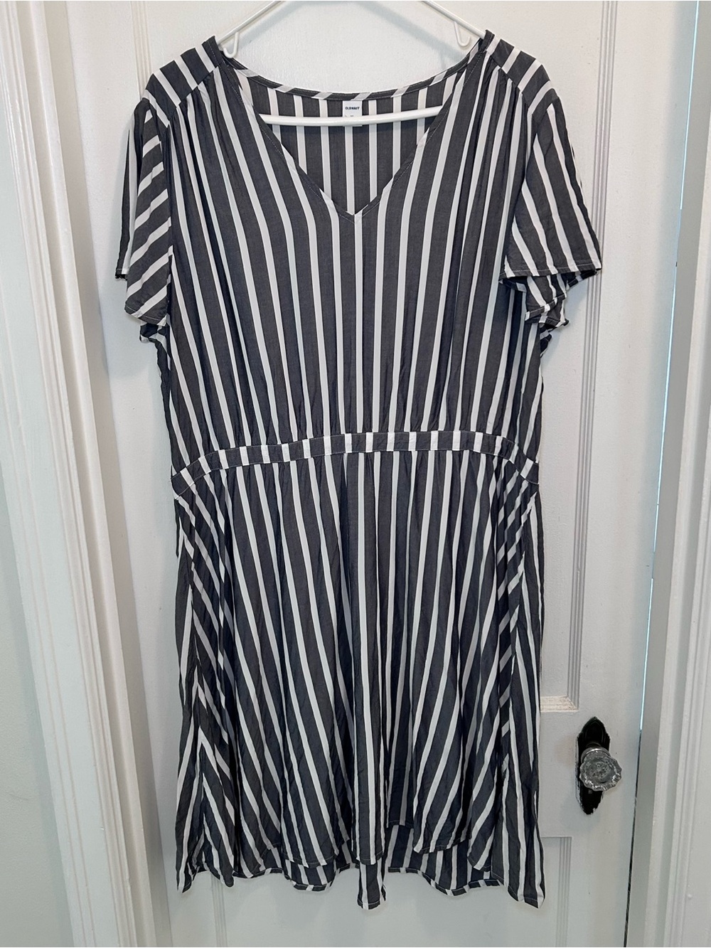 Old Navy Gray & White Stripes Knee Length Elastic Waist V-Neck Dress Womens XL